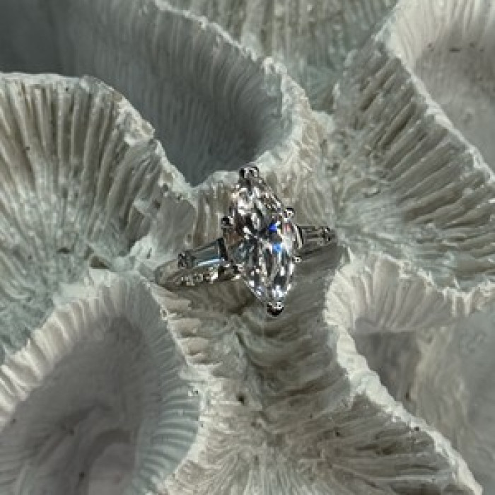 Beautiful 925 Sterling Silver CZ Ring Size 6