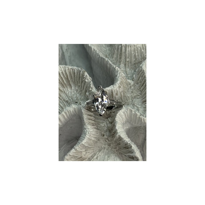 Beautiful 925 Sterling Silver CZ Ring Size 6