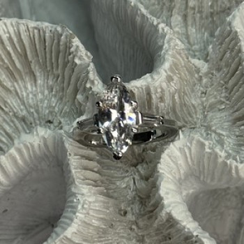 Beautiful 925 Sterling Silver CZ Ring Size 6