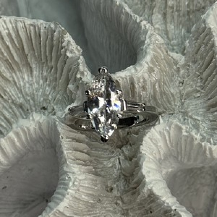 Beautiful 925 Sterling Silver CZ Ring Size 6