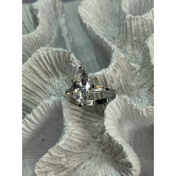 Beautiful 925 Sterling Silver CZ Ring Size 6