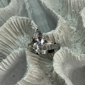 Beautiful 925 Sterling Silver CZ Ring Size 6