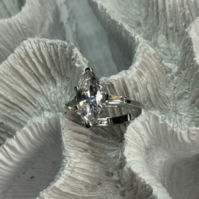 Beautiful 925 Sterling Silver CZ Ring Size 6