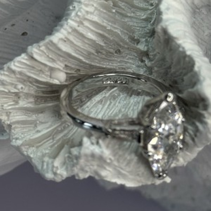 Beautiful 925 Sterling Silver CZ Ring Size 6