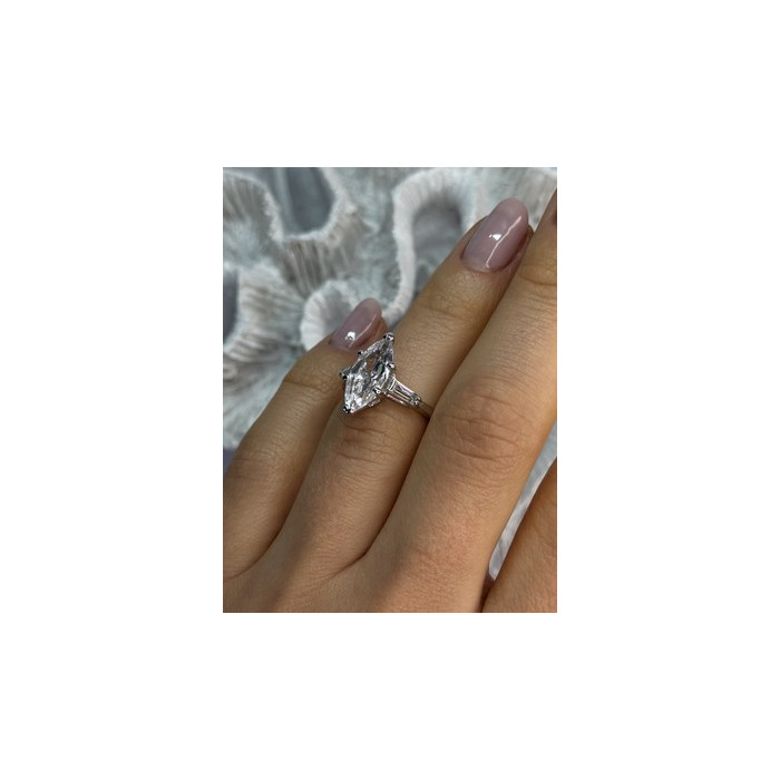 Beautiful 925 Sterling Silver CZ Ring Size 6