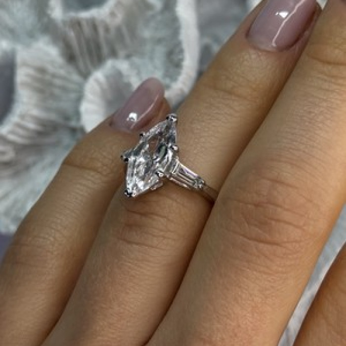 Beautiful 925 Sterling Silver CZ Ring Size 6