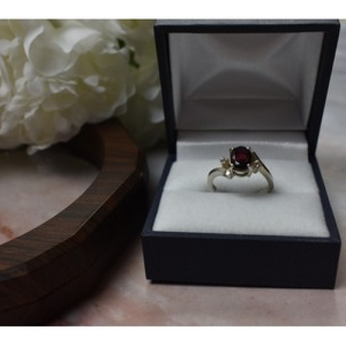925 Sterling Silver Garnet & CZ Ring Size 6