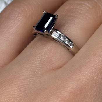 14K White Gold Sapphire & Diamonds Ring Size 5.5