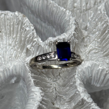 14K White Gold Sapphire & Diamonds Ring Size 5.5