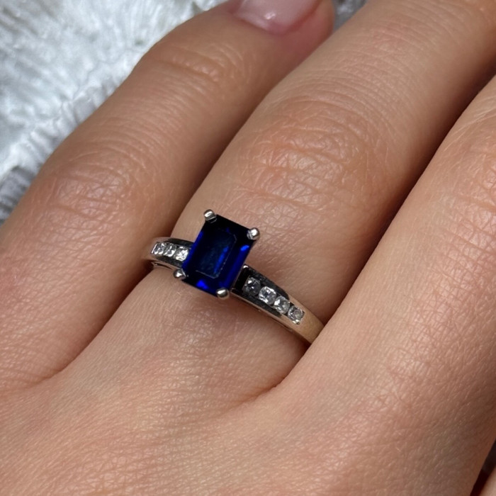 14K White Gold Sapphire & Diamonds Ring Size 5.5
