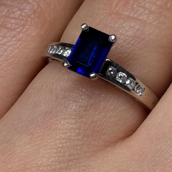 14K White Gold Sapphire & Diamonds Ring Size 5.5