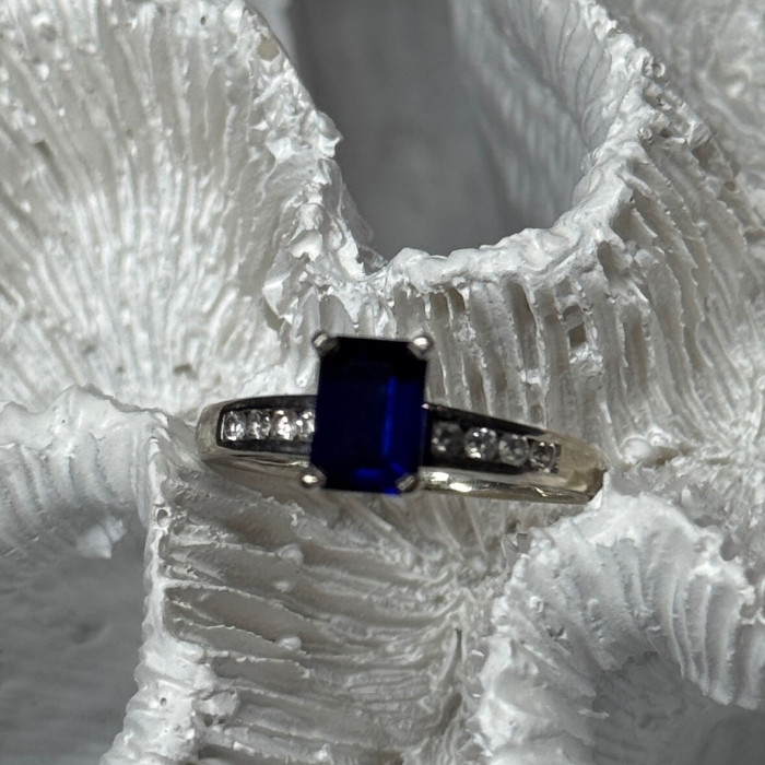 14K White Gold Sapphire & Diamonds Ring Size 5.5