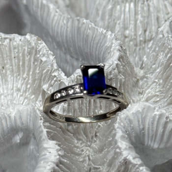14K White Gold Sapphire & Diamonds Ring Size 5.5