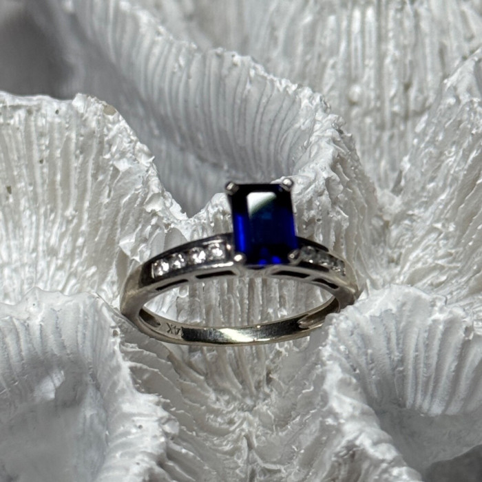 14K White Gold Sapphire & Diamonds Ring Size 5.5