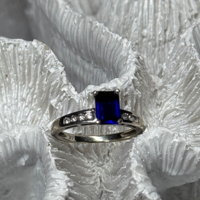 14K White Gold Sapphire & Diamonds Ring Size 5.5