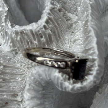 14K White Gold Sapphire & Diamonds Ring Size 5.5