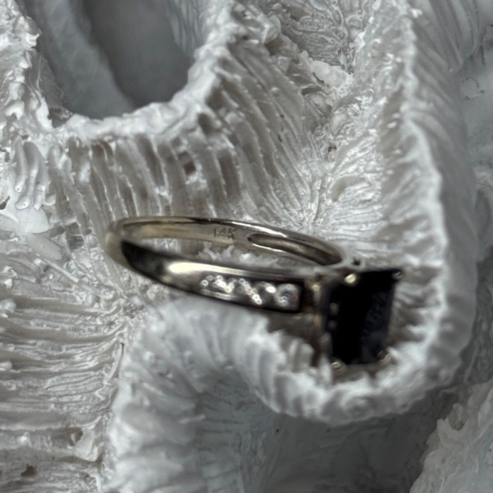 14K White Gold Sapphire & Diamonds Ring Size 5.5