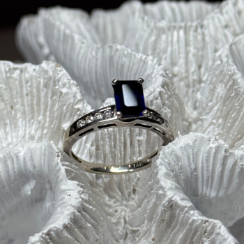 14K White Gold Sapphire & Diamonds Ring Size 5.5