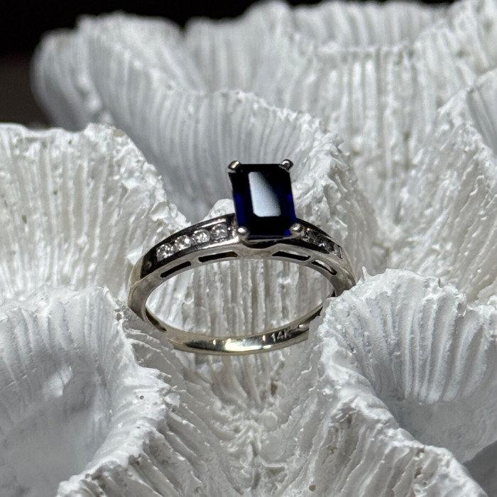 14K White Gold Sapphire & Diamonds Ring Size 5.5