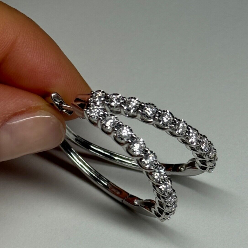10K White Gold Diamonds 0.9 Carat Earrings Length 34 mm