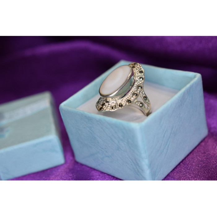925 STERLING SILVER MOTHER OF PEARL & MARCASITES RING SIZE 6.5