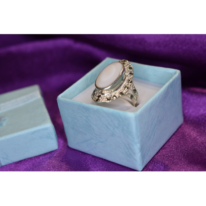 925 STERLING SILVER MOTHER OF PEARL & MARCASITES RING SIZE 6.5