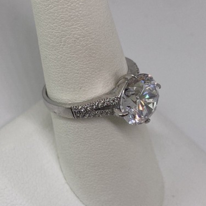 925 Sterling Silver CZ Ring Size 7.75