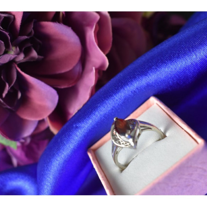 925 Sterling Silver Garnet Ring Size 6.5