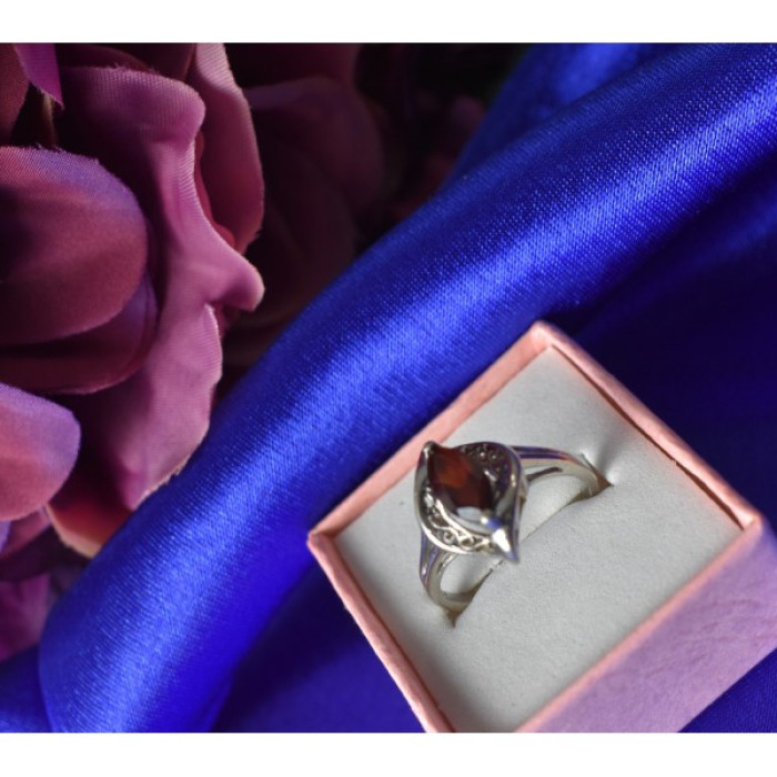 925 Sterling Silver Garnet Ring Size 6.5
