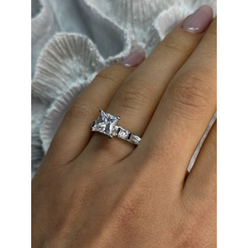 925 Sterling Silver CZ Ring Size 7.5