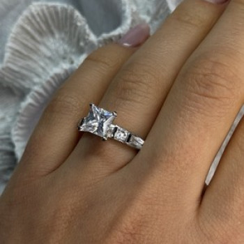 925 Sterling Silver CZ Ring Size 7.5