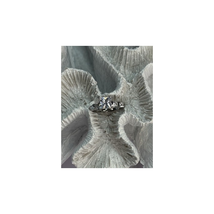 925 Sterling Silver CZ Ring Size 7.5