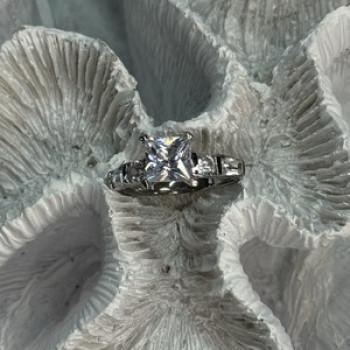 925 Sterling Silver CZ Ring Size 7.5