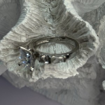 925 Sterling Silver CZ Ring Size 7.5