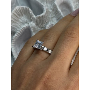 925 Sterling Silver CZ Ring Size 7.5
