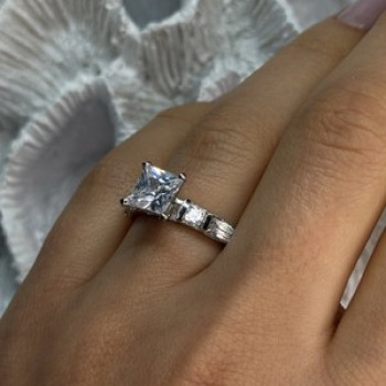 925 Sterling Silver CZ Ring Size 7.5