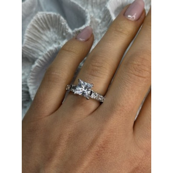 925 Sterling Silver CZ Ring Size 7.5