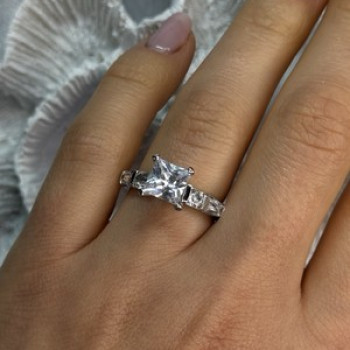 925 Sterling Silver CZ Ring Size 7.5