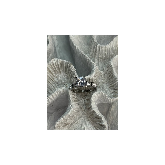 925 Sterling Silver CZ Ring Size 7.5