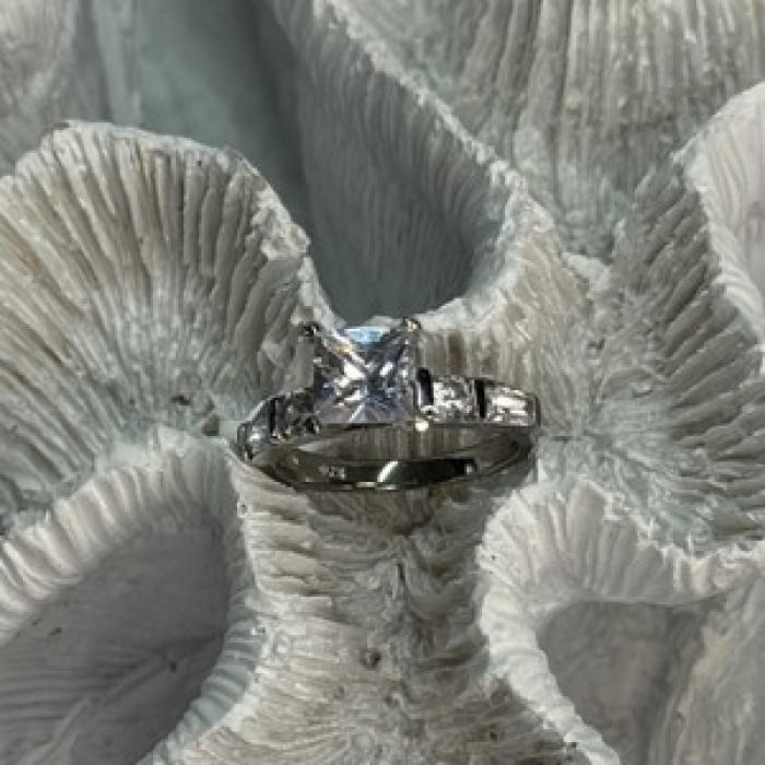 925 Sterling Silver CZ Ring Size 7.5
