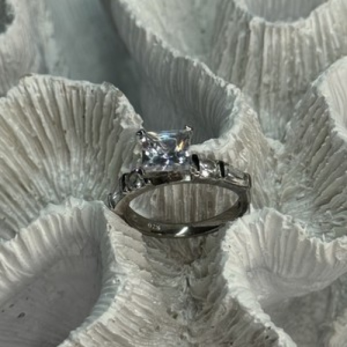 925 Sterling Silver CZ Ring Size 7.5