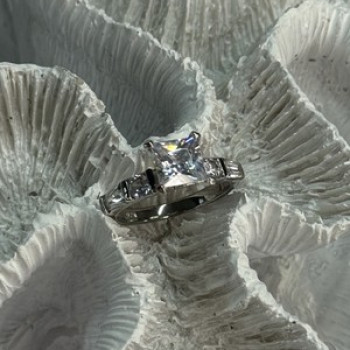 925 Sterling Silver CZ Ring Size 7.5