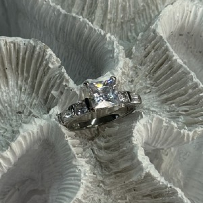 925 Sterling Silver CZ Ring Size 7.5