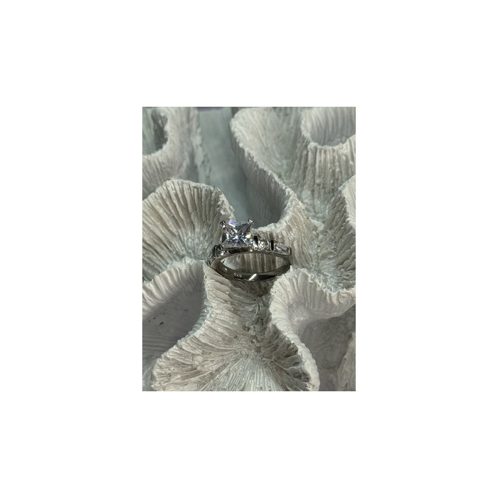 925 Sterling Silver CZ Ring Size 7.5