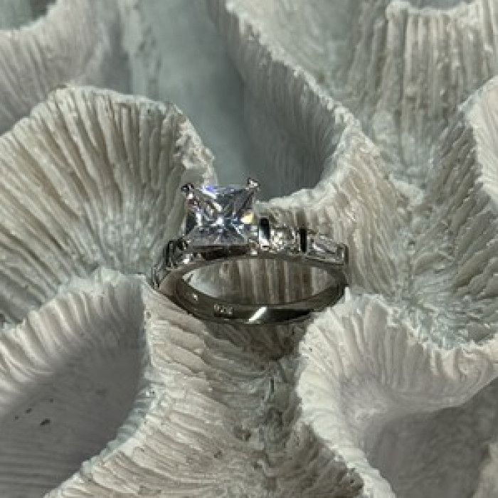 925 Sterling Silver CZ Ring Size 7.5