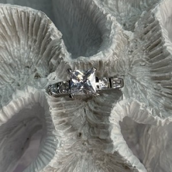 925 Sterling Silver CZ Ring Size 7.5