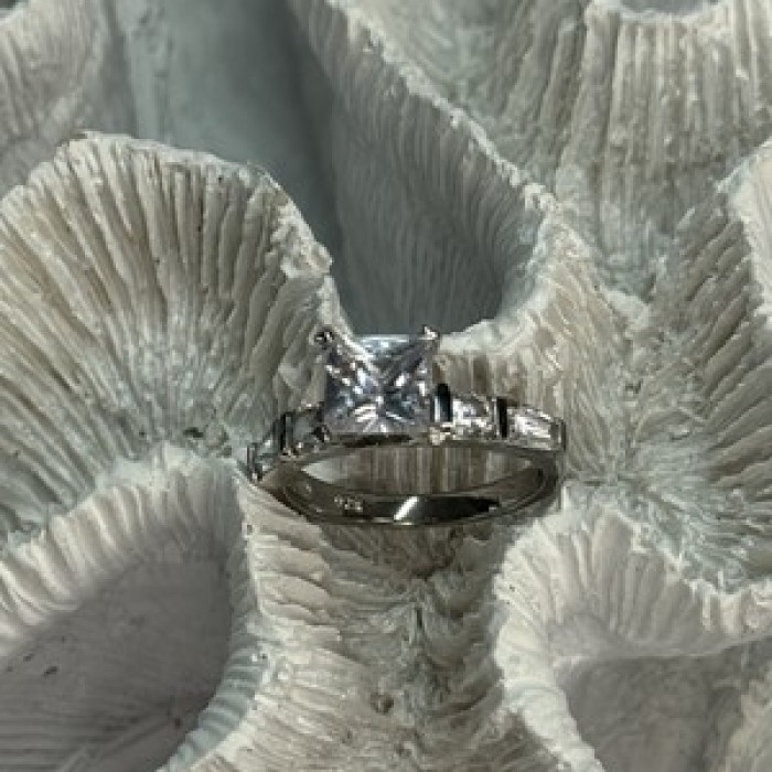 925 Sterling Silver CZ Ring Size 7.5