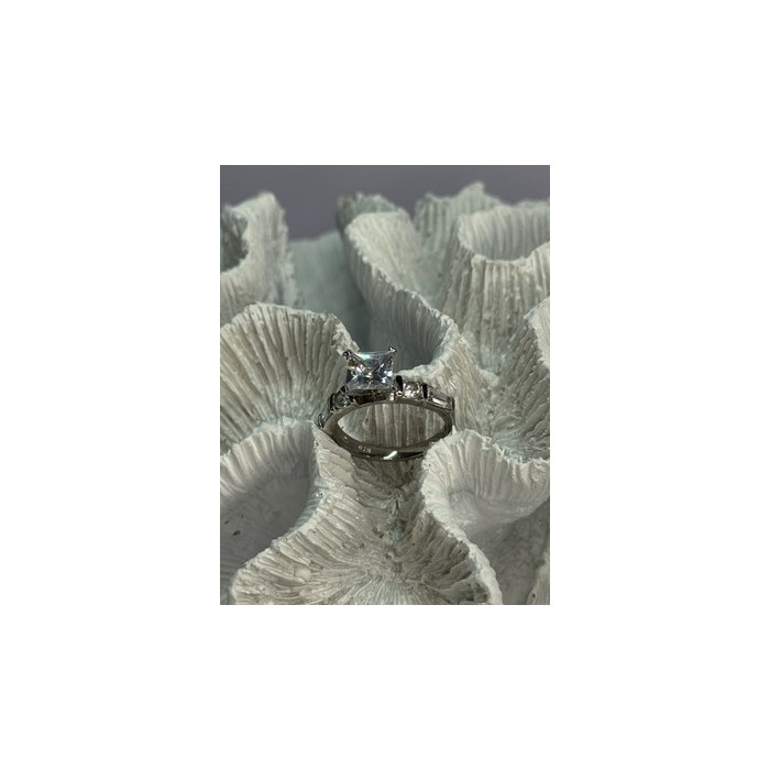 925 Sterling Silver CZ Ring Size 7.5