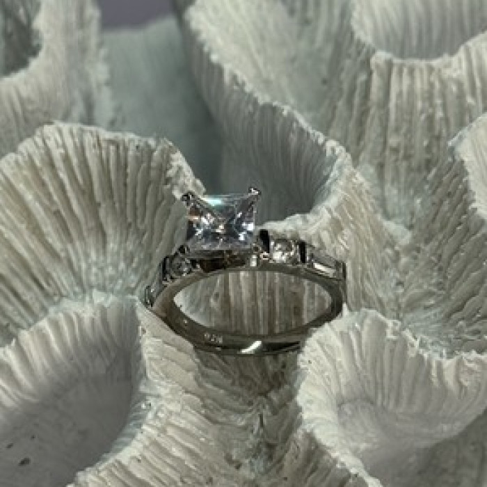 925 Sterling Silver CZ Ring Size 7.5
