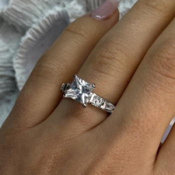 925 Sterling Silver CZ Ring Size 7.5